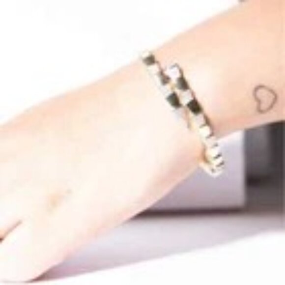 Arrowhead Wrap Bracelet – Stylish Women’s Jewelry in Gold & Silver - Picture 7 of 9